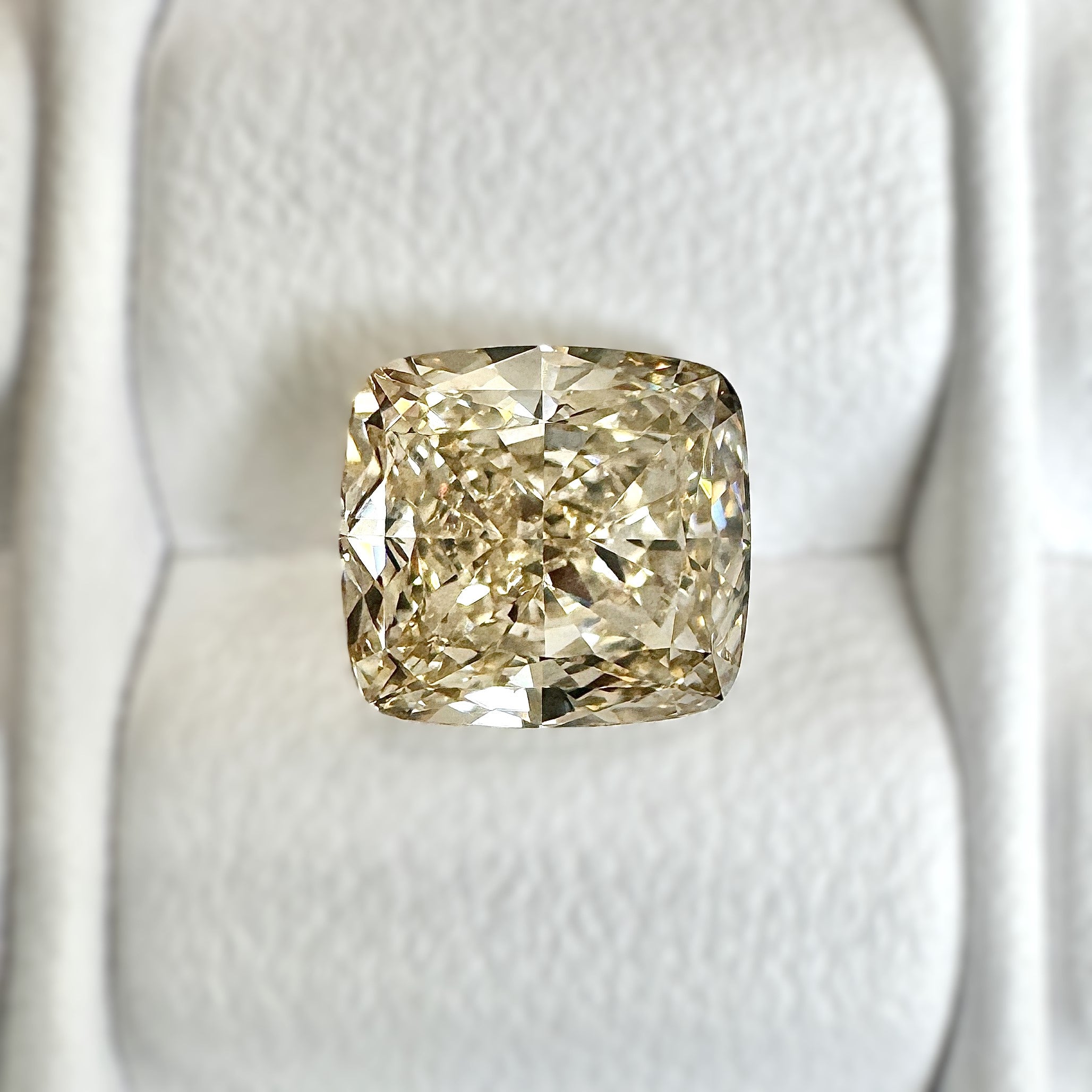 Champagne Diamond 2.30ct Cushion VVS1