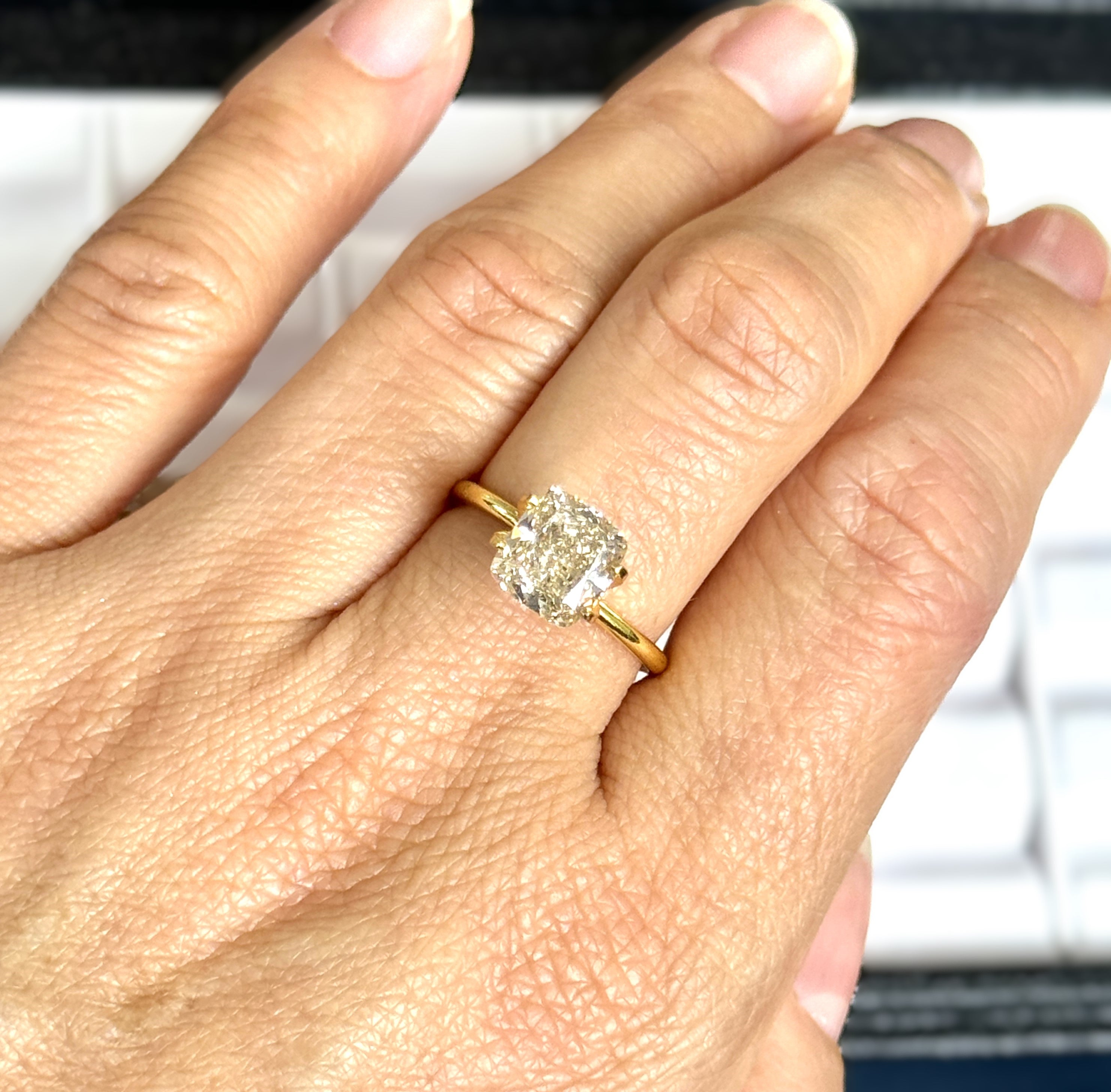 Champagne Diamond 2.30ct Cushion VVS1