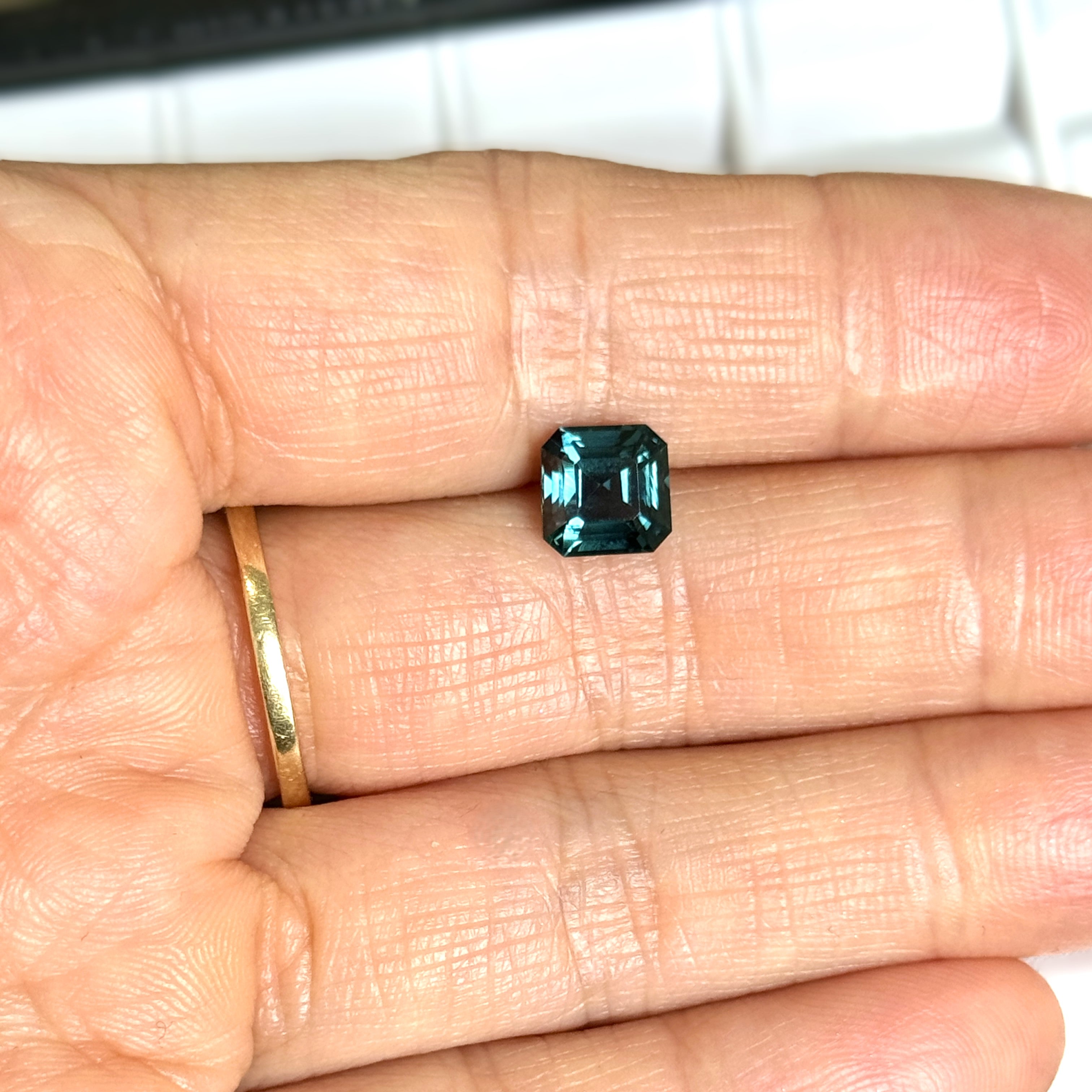 Green Sapphire 2.41ct Octagonal