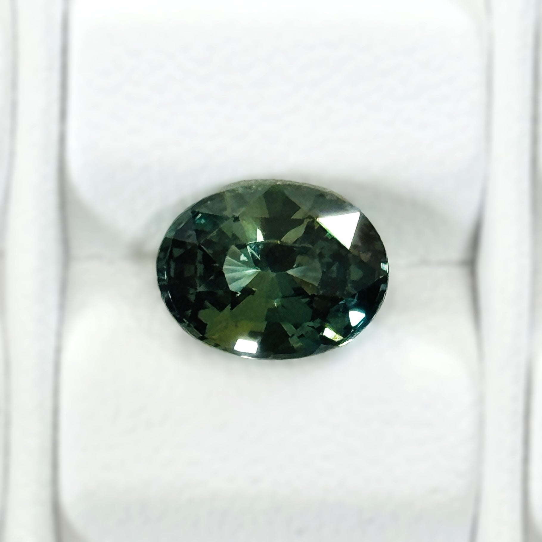 Green Sapphire 2.55ct Oval
