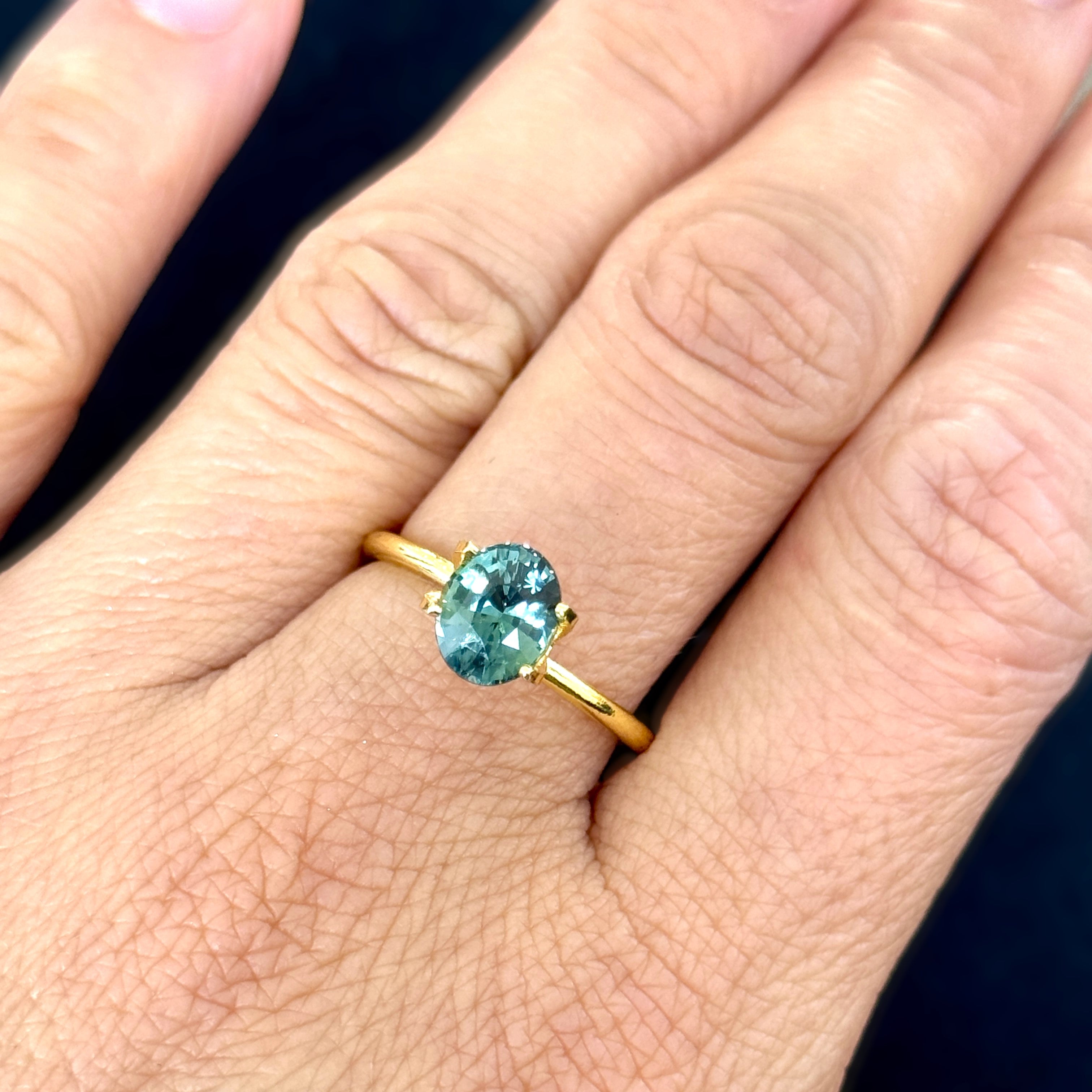 Green Sapphire 1.56ct Oval