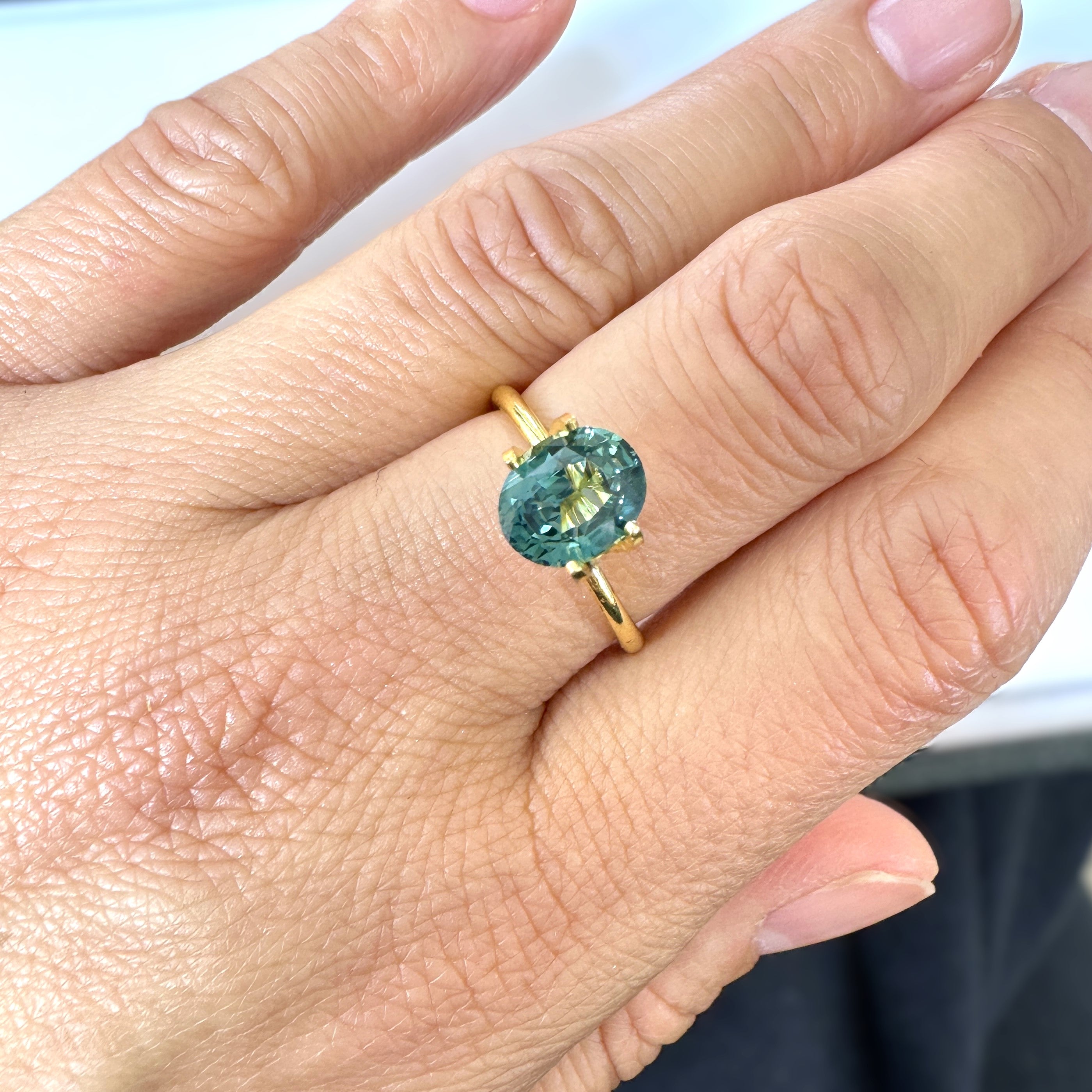 Green Sapphire 2.06ct Oval