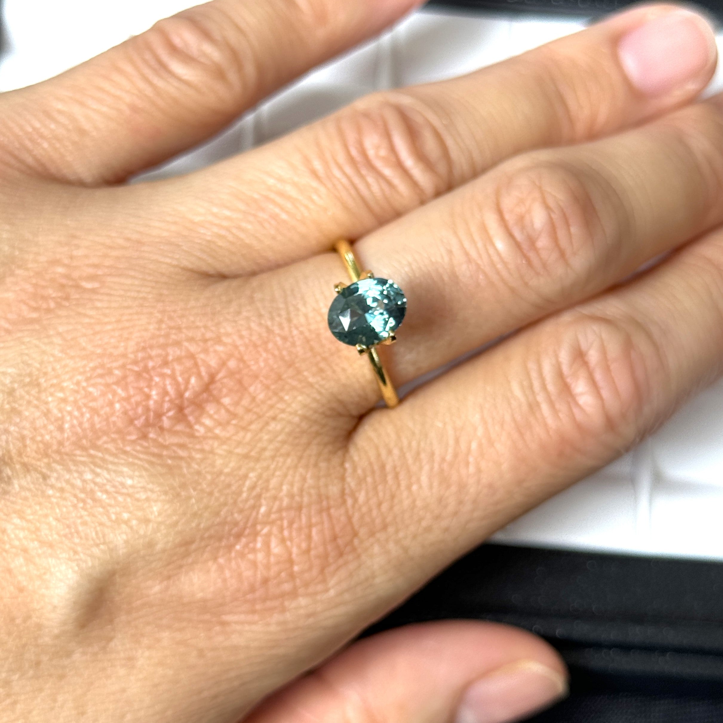 Green Sapphire 2.01ct Oval