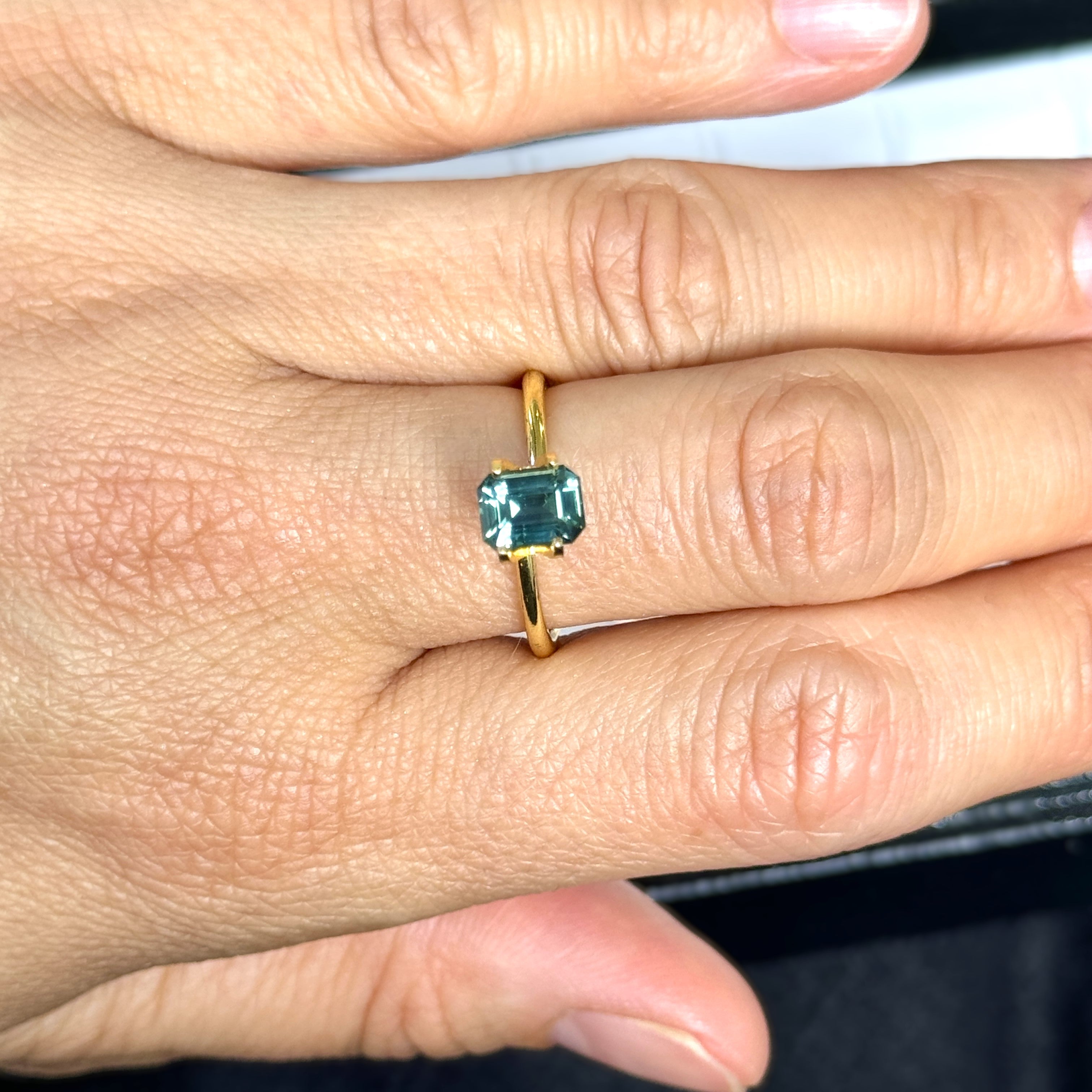 Green Sapphire 1.32ct Octagonal
