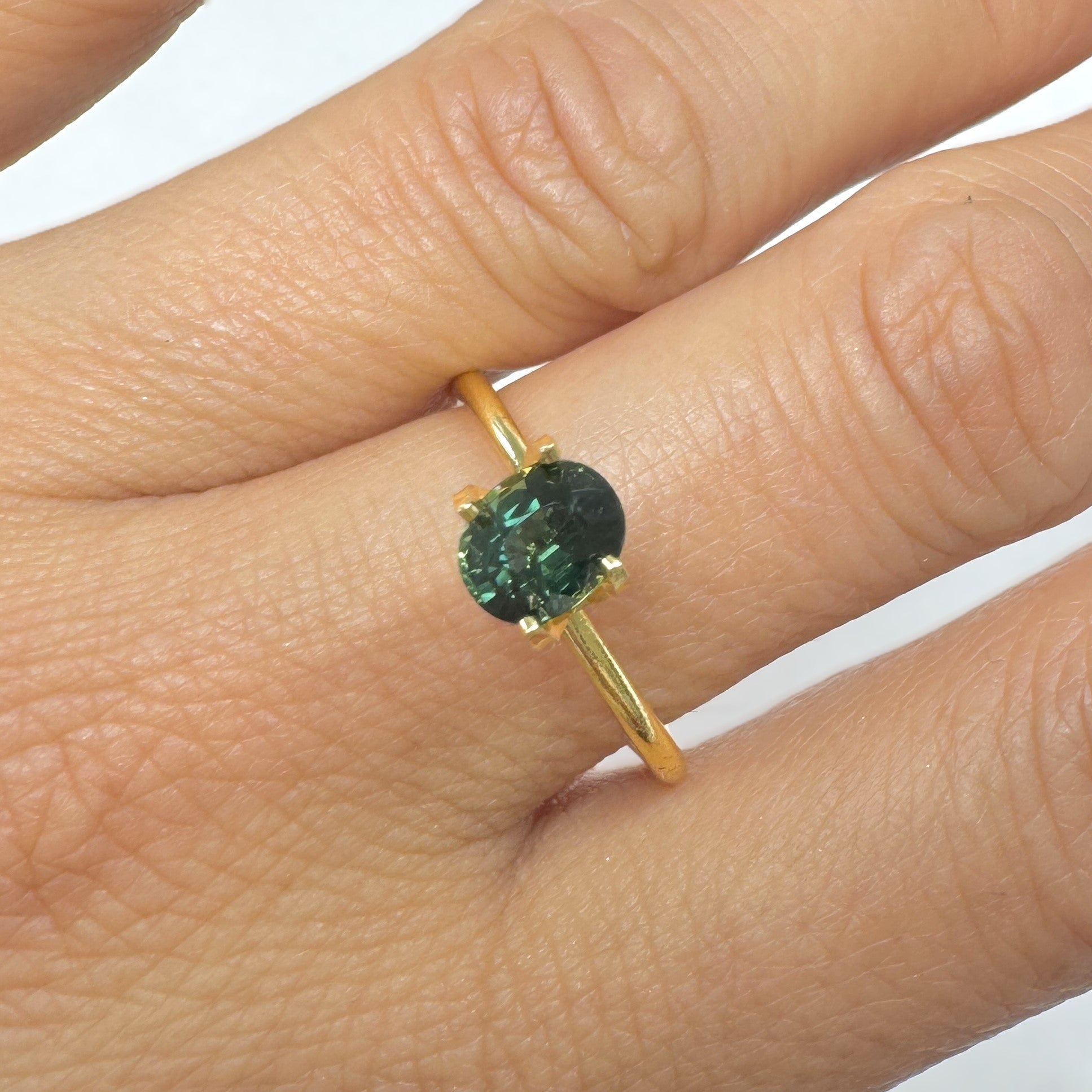 Green Sapphire 1.09ct Oval