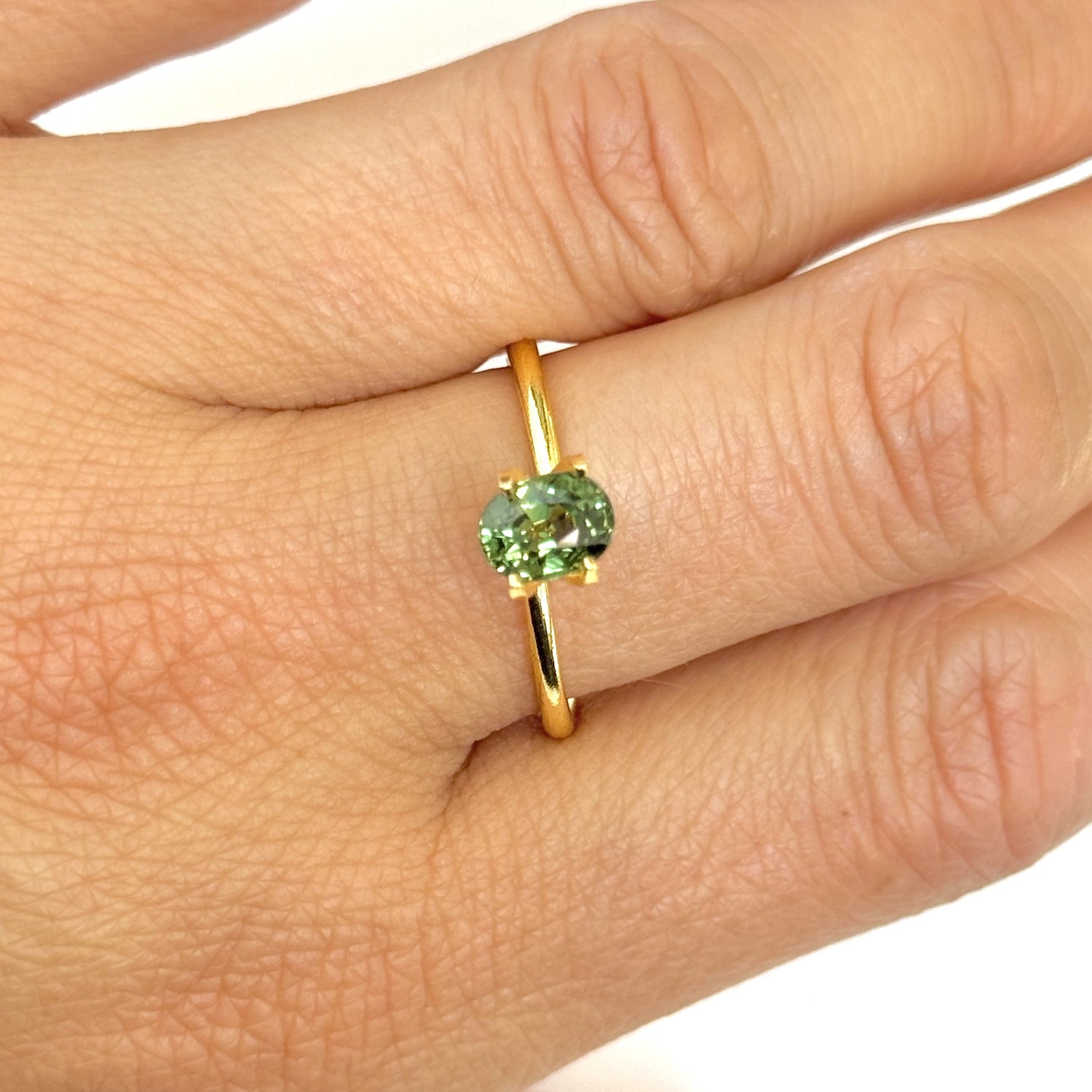 Green Sapphire 1.07ct Oval