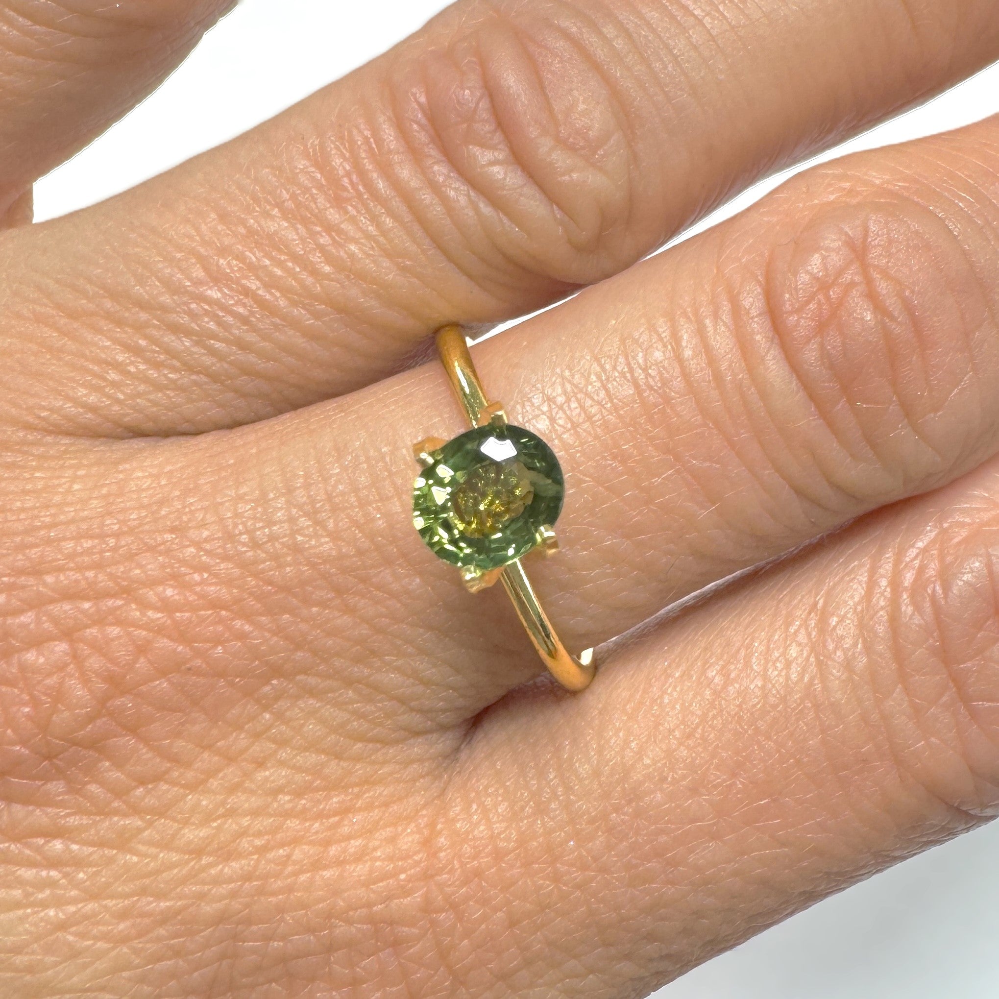 Green Sapphire 1.03ct Oval