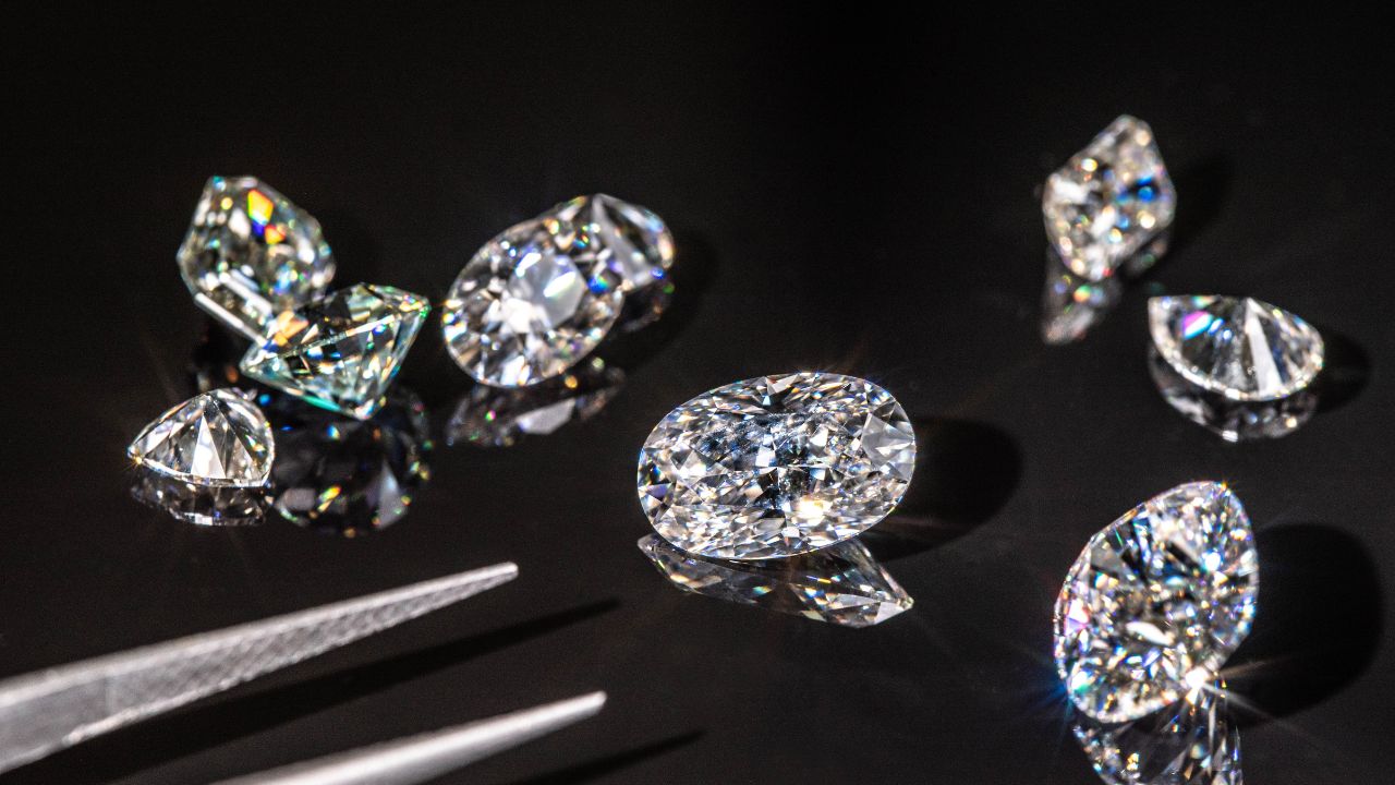 Zircon or Cubic Zirconia: What is the best alternative for Diamond/White  Sapphire?