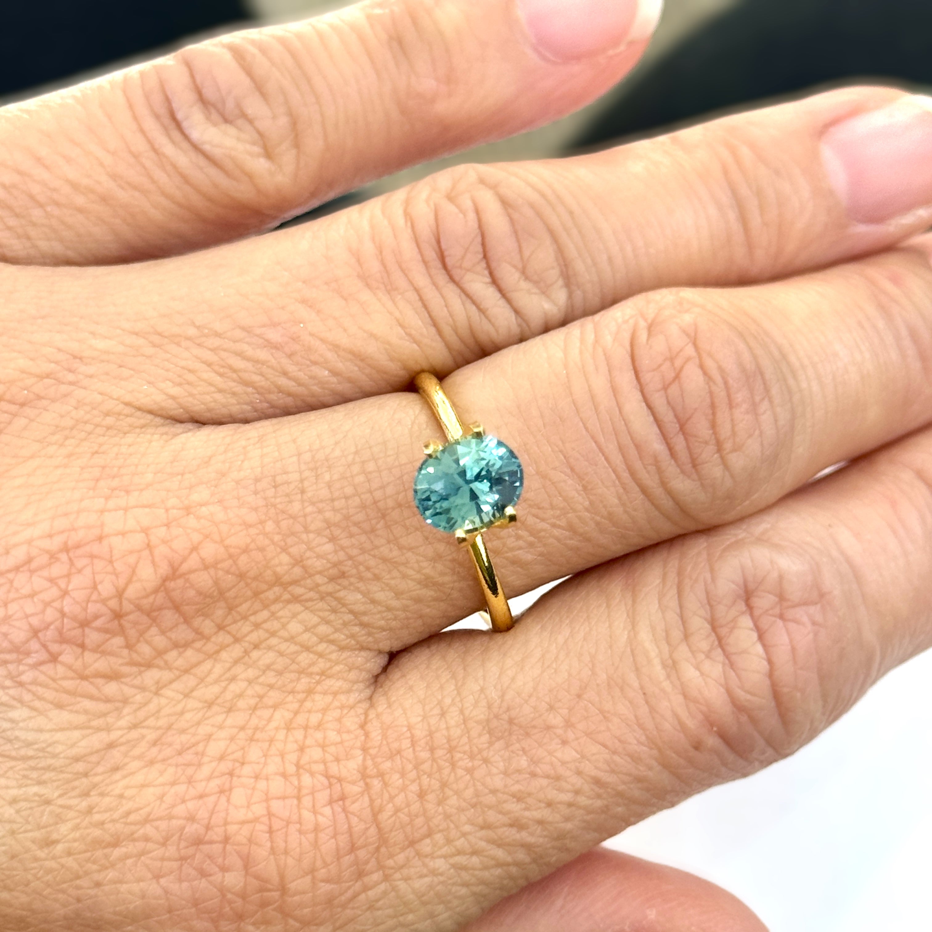 Green Sapphire 1.67ct Oval