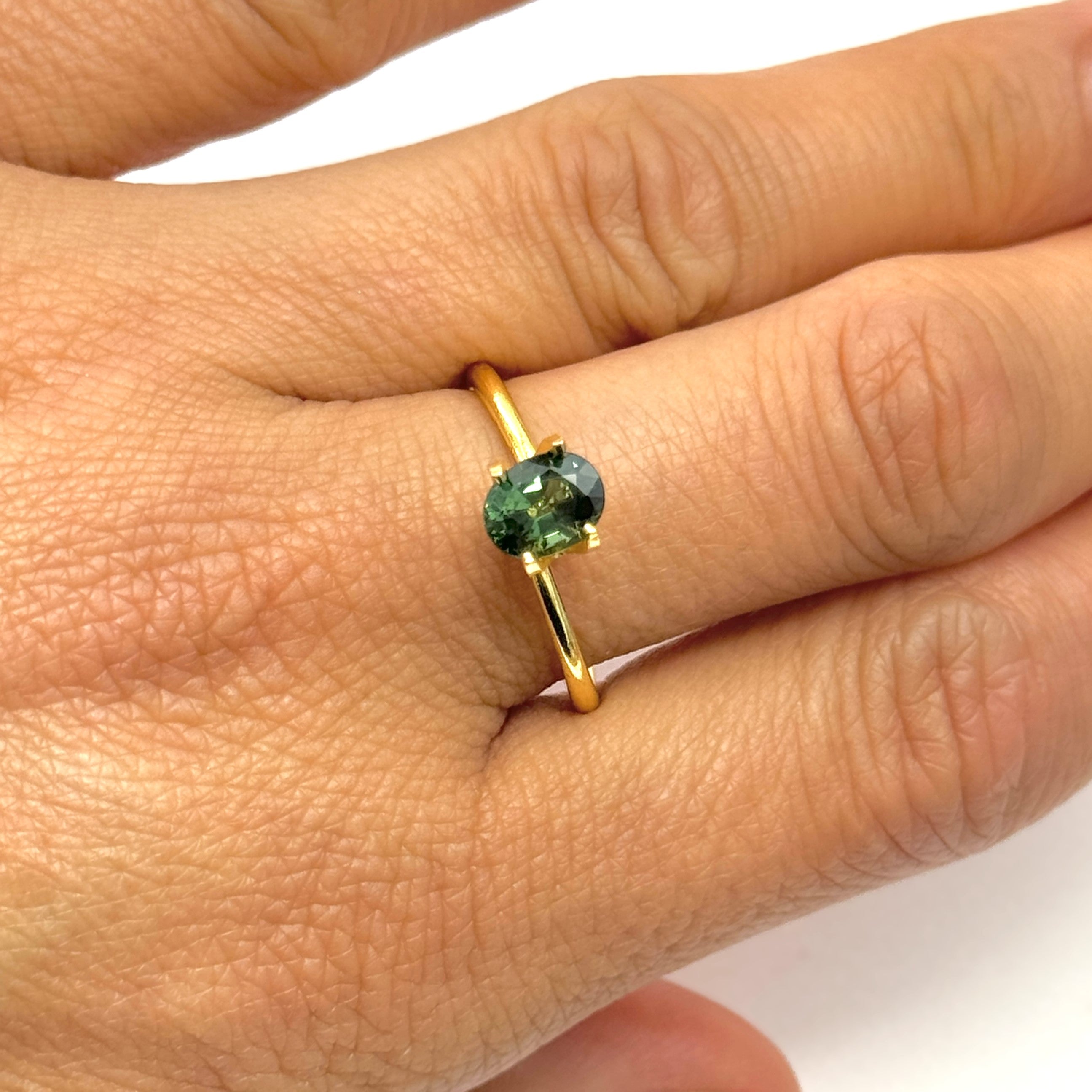Green Sapphire 1.10ct Oval